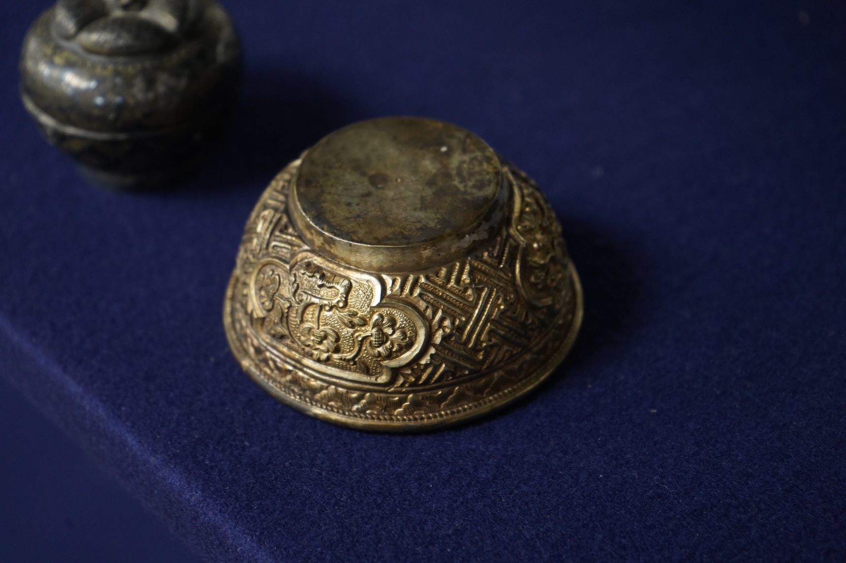 An 18th century Thai silver and Niello work box and cover and a Chinese straits bowl, 7.5cm diameter